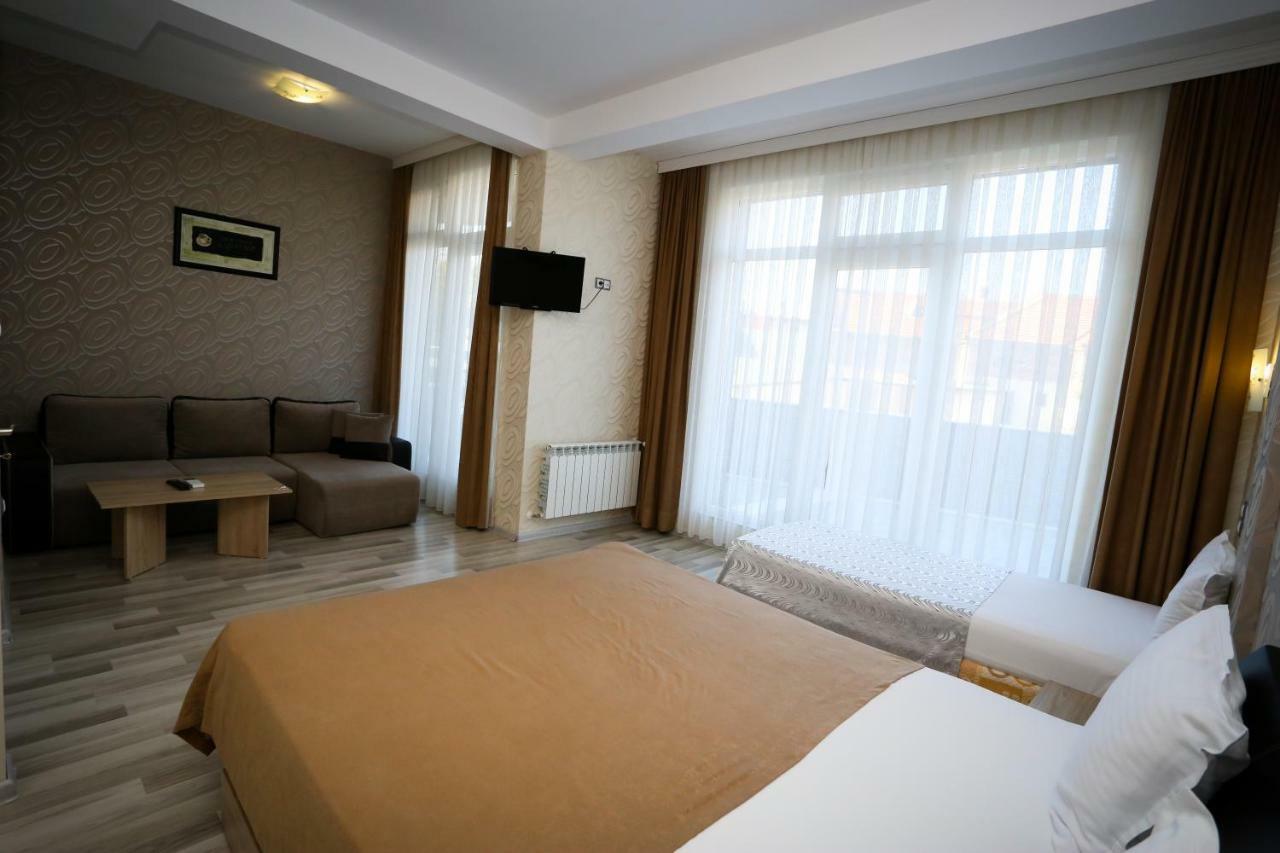 Apart Hotel Central Momchilgrad Εξωτερικό φωτογραφία